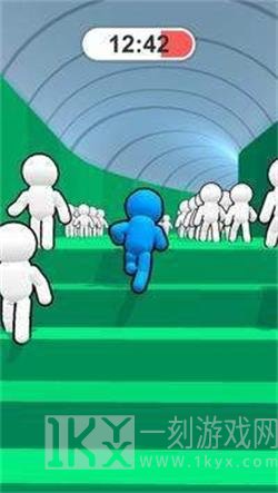 人群疯狂奔跑